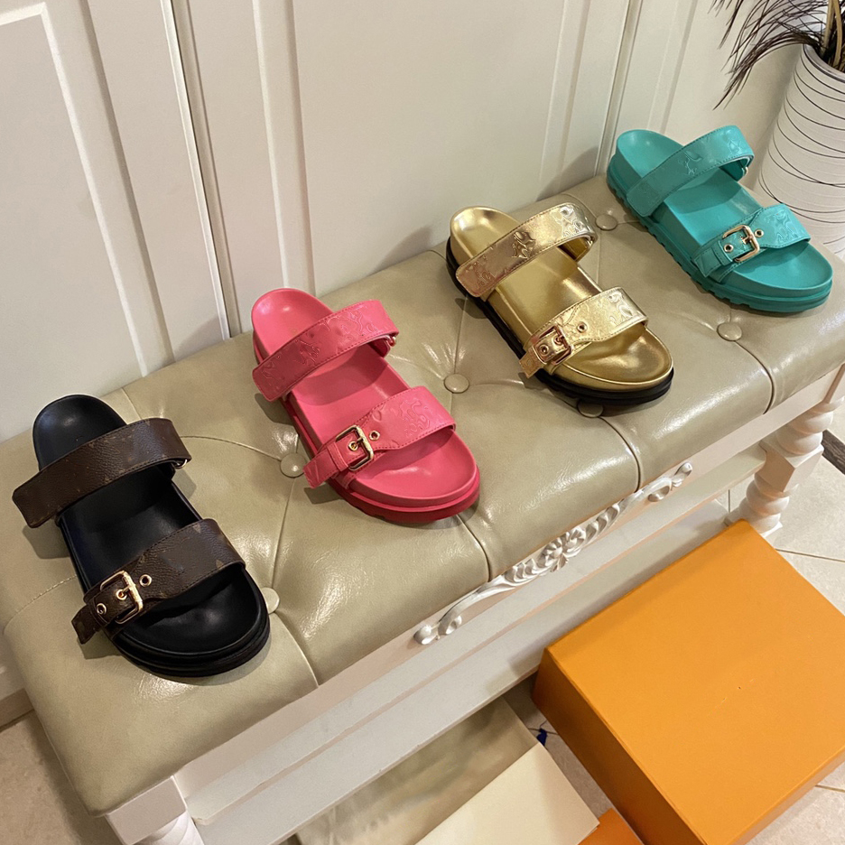 Designer Women Slippers Flat Comfort Mule BOM DIA Embossed Metallic Calf Leather Sandals Buckle Flats Heel Slides
Designer Women Slippers Flat Comfort Mule BOM DIA Embossed Metallic Calf Leather Sandals Buckle Flats Heel Slides