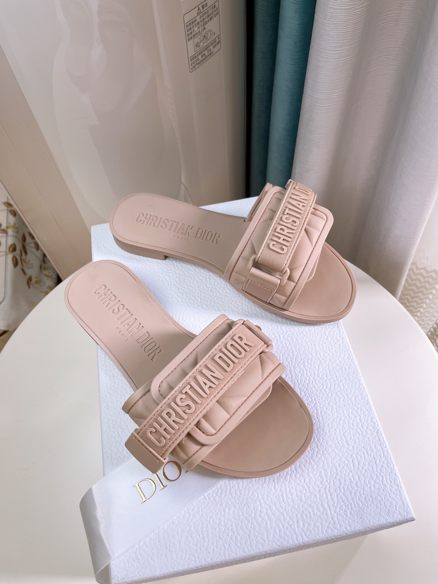 Fabric leather sandals fluffy sports casual shoes, easy and comfortable feet, Customize
Fabric leather sandals fluffy sports casual shoes, easy and comfortable feet, Customize
