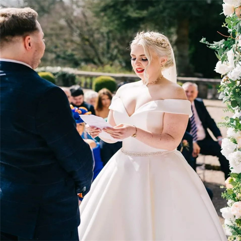 Beautiful Soft Satin Beaded Wedding Dress 2023 Off Shoulders A Line Garden Boho Bride Dress Vestido De Novia Modern Simple Robe De Mariee Simple Summe