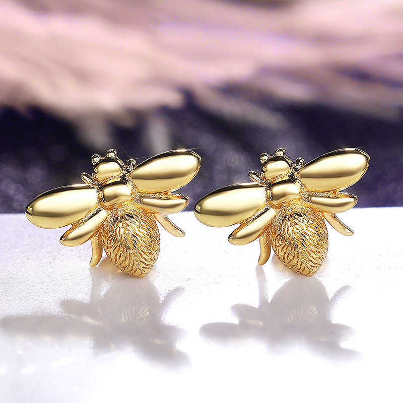 Charm Creative Fly Bee Ear Stud Earrings for Women Girls Gold/Silver Color Cute insect Animal Earrings Charm Bridal Wedding Jewelry W0422