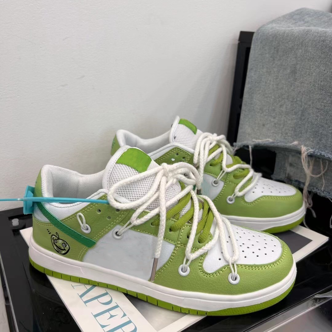 Designer Men Causal Shoes Fashion Woman Leather Low Cut Lace Up Sneakers Outdoor Comfortable Mens Womens Skateboard Trainers 36-44
Designer Men Causal Shoes Fashion Woman Leather Low Cut Lace Up Sneakers Outdoor Comfortable Mens Womens Skateboard Trainers 36-44