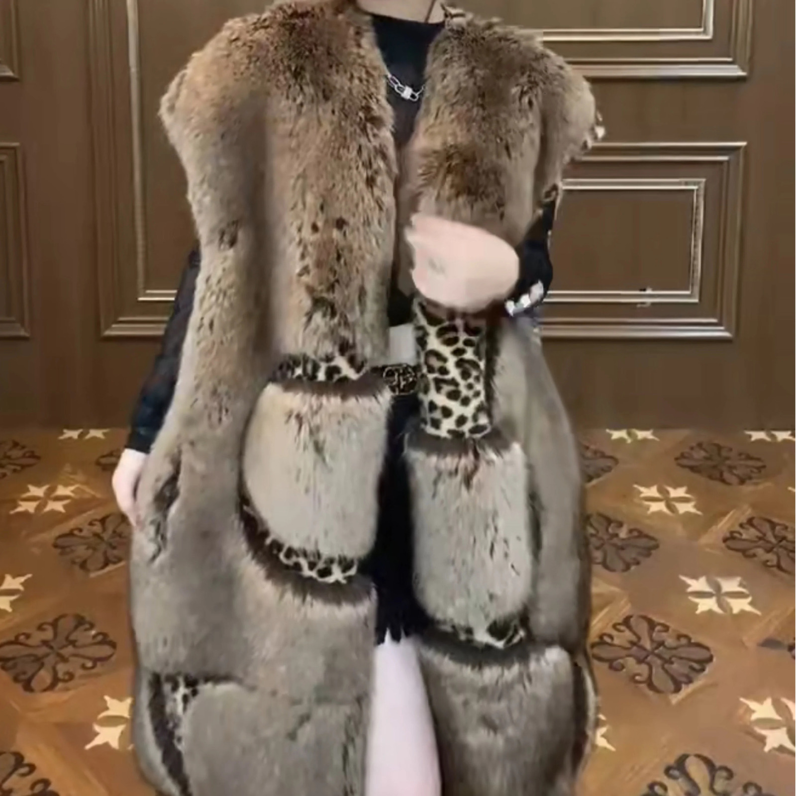 Women's Fur Faux Vefadisa 2023 Winter Leopard Sleeveless Toka Wool Integrated Thermal Insulation Sequins Casual Coat ZY2544 231122