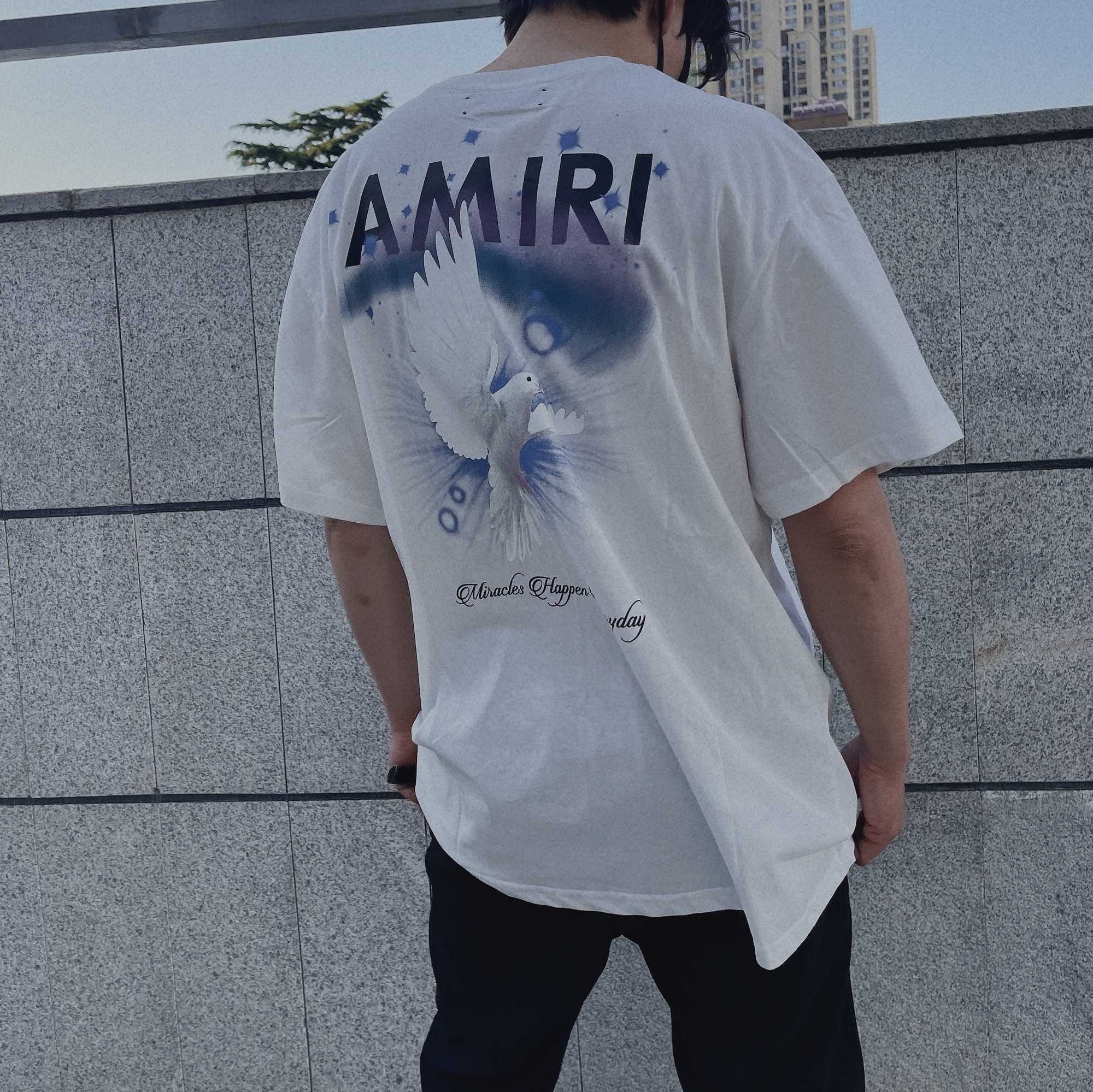 Designer Fashion Clothing Tees Tshirt Amiiri Short Sleeve 23ss Starry Sky Rainbow Pigeon Letter Print High Street Loose T-shirt Men Women Luxury Casual Tops, As shown in figure
Designer Fashion Clothing Tees Tshirt Amiiri Short Sleeve 23ss Starry Sky Rainbow Pigeon Letter Print High Street Loose T-shirt Men Women Luxury Casual Tops, As shown in figure