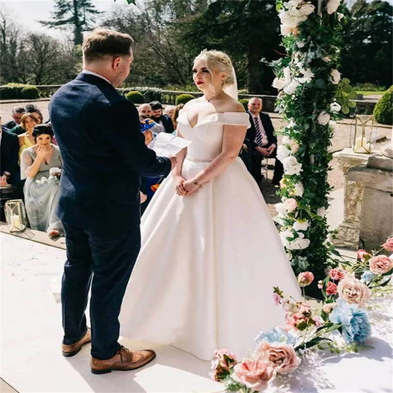 Beautiful Soft Satin Beaded Wedding Dress 2023 Off Shoulders A Line Garden Boho Bride Dress Vestido De Novia Modern Simple Robe De Mariee Simple Summe