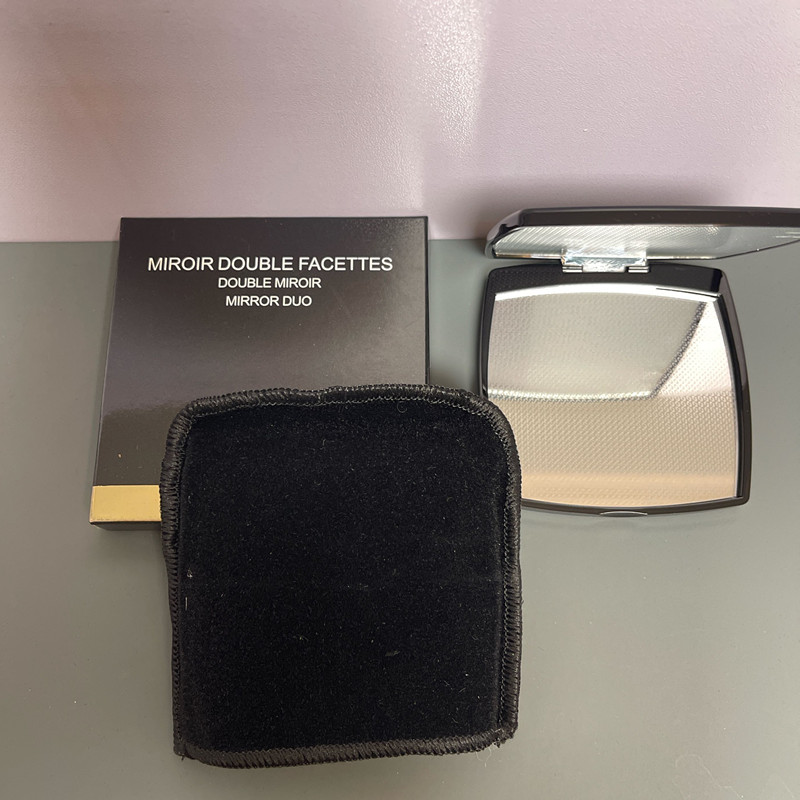 Good quality Compact Folding Mirrors Women Fashion Designer Black Portable Makeup Mirror Smooth Double-Sided Cosmetic Mirrors For Travel Make Up Tools