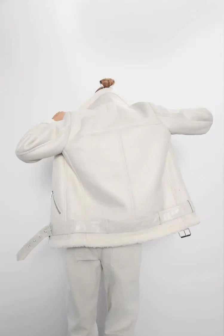 Women's Fur Faux Thick and warm faux leather jacket Coat women's beige longsleeved belt women winter fashion streetwear Tops 231122