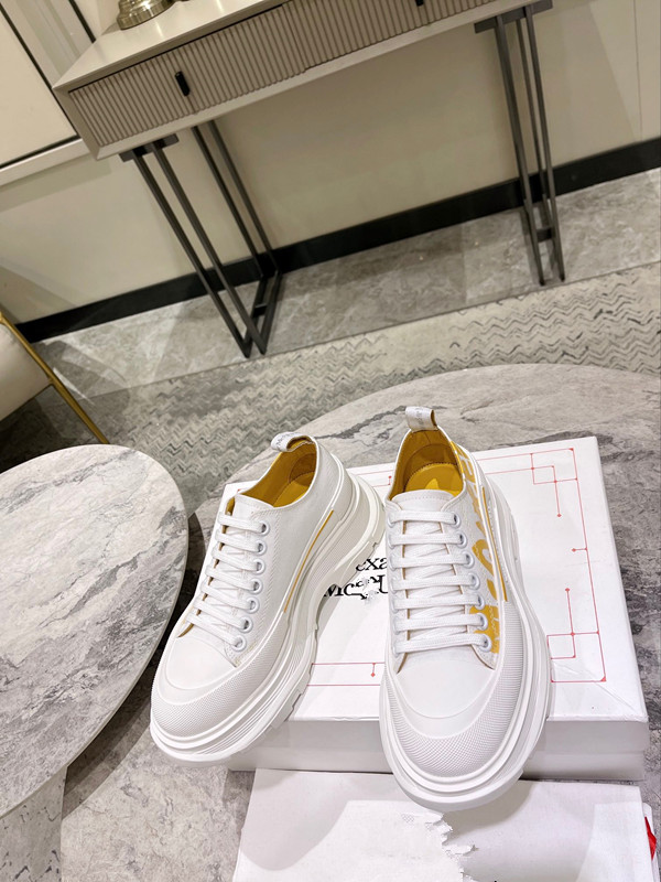 Designer Women Wedge Outsole Calfskin Platform Shoes Rubber Sneakers Fashion Casual Shoe Block Fluorescent White Sneakers 0418, 05
Designer Women Wedge Outsole Calfskin Platform Shoes Rubber Sneakers Fashion Casual Shoe Block Fluorescent White Sneakers 0418, 05