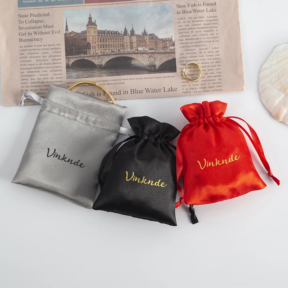 Pendant Necklaces 100pcs Dust Bags Custom Silk Satin Gift Bag Smooth Cloth Ring Bracelet Earphone Jewelry Storage Packing Drawstring Pouches 231123