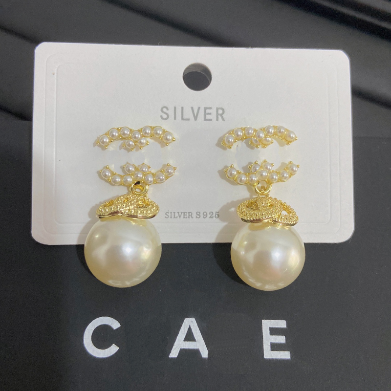 Designer Pearl Dangle Earrings 18K Gold Plated Love Jewelry Charming Women Family Gift Earrings Fashion 2023 New Alloy Stud Earrings Wholesale
Designer Pearl Dangle Earrings 18K Gold Plated Love Jewelry Charming Women Family Gift Earrings Fashion 2023 New Alloy Stud Earrings Wholesale