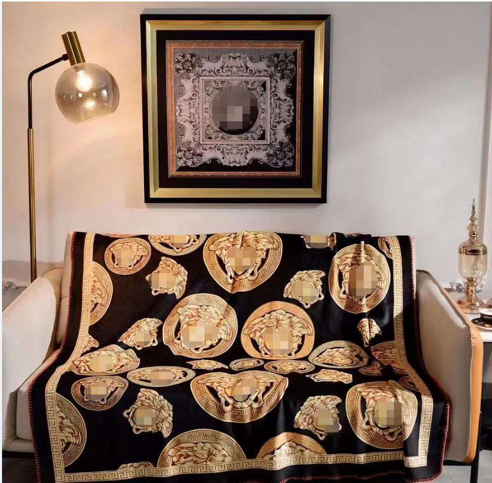 Luxury Printed Soft Smooth Comfy Blankets Quilt On The Bed/Sofa/Plane/Travel Blanket Bedspread Home Textile Wedding Gift
Luxury Printed Soft Smooth Comfy Blankets Quilt On The Bed/Sofa/Plane/Travel Blanket Bedspread Home Textile Wedding Gift