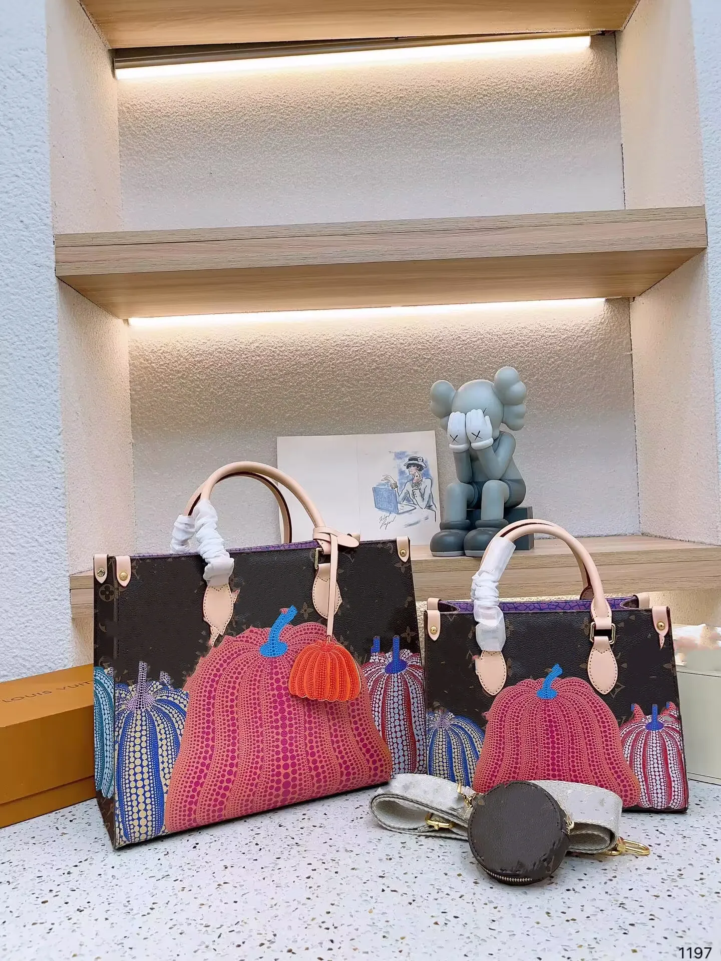 Designers Tote Bag X Yayoi Kusama Totes Graphic printing pumpkin Womens Handbags Big Capacity Ladies Shopping Bags 25/34cm, Blue
Designers Tote Bag X Yayoi Kusama Totes Graphic printing pumpkin Womens Handbags Big Capacity Ladies Shopping Bags 25/34cm, Blue