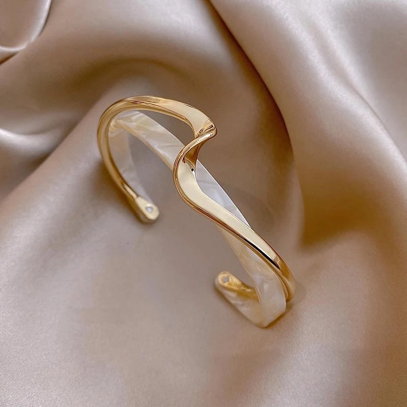 Bangle Simple White Shellfish Board Bend Metal Geometric Overlap Acetic Resin Open for Women Girls Jewellery 230424