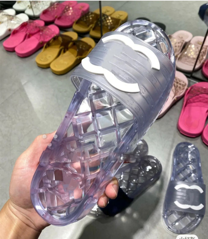 2023 Summer luxury slippers Designer brand c women flip-flop sandals fashion leather slippers women casual shoes
2023 Summer luxury slippers Designer brand c women flip-flop sandals fashion leather slippers women casual shoes