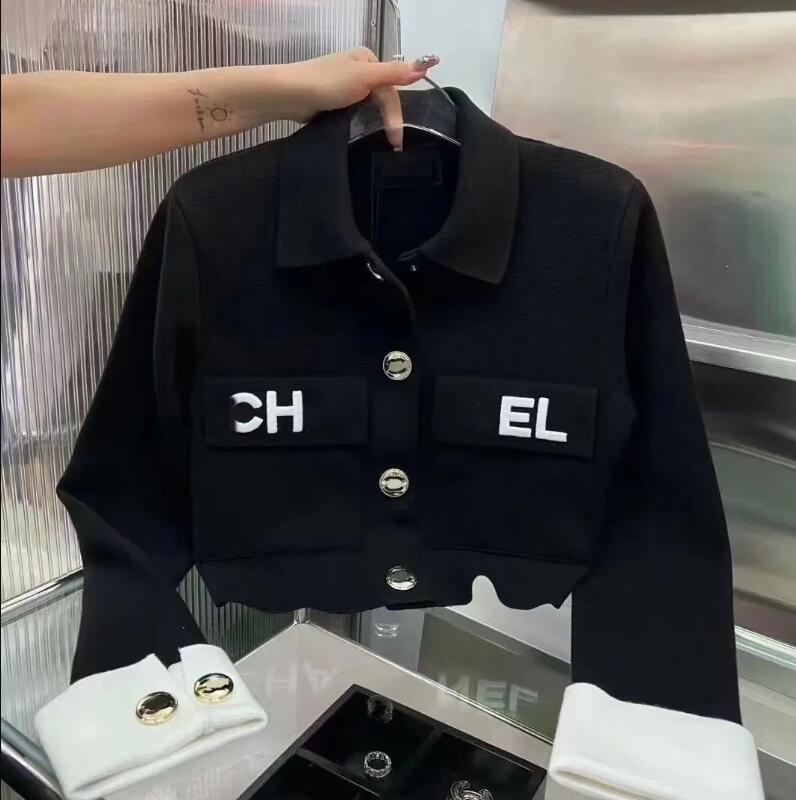 2023ss Designer Top Quality lapel Polo Women's Jackets Fashion Chest Pocket Alphabet Embroidery Printed Metal Buckle Knitted Long-sleeved Cardigan Jackets, Black
2023ss Designer Top Quality lapel Polo Women's Jackets Fashion Chest Pocket Alphabet Embroidery Printed Metal Buckle Knitted Long-sleeved Cardigan Jackets, Black