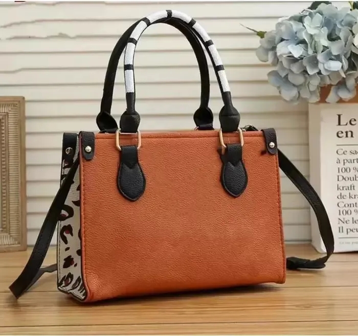 Totes MT Designer Women ONTHEGO Totes Bag PU leather Wild at Heart leopard-print luxury Handbag Purse Tote Shopping Shoulderbag Crossbody Shoulder Clutch bags
Totes MT Designer Women ONTHEGO Totes Bag PU leather Wild at Heart leopard-print luxury Handbag Purse Tote Shopping Shoulderbag Crossbody Shoulder Clutch bags