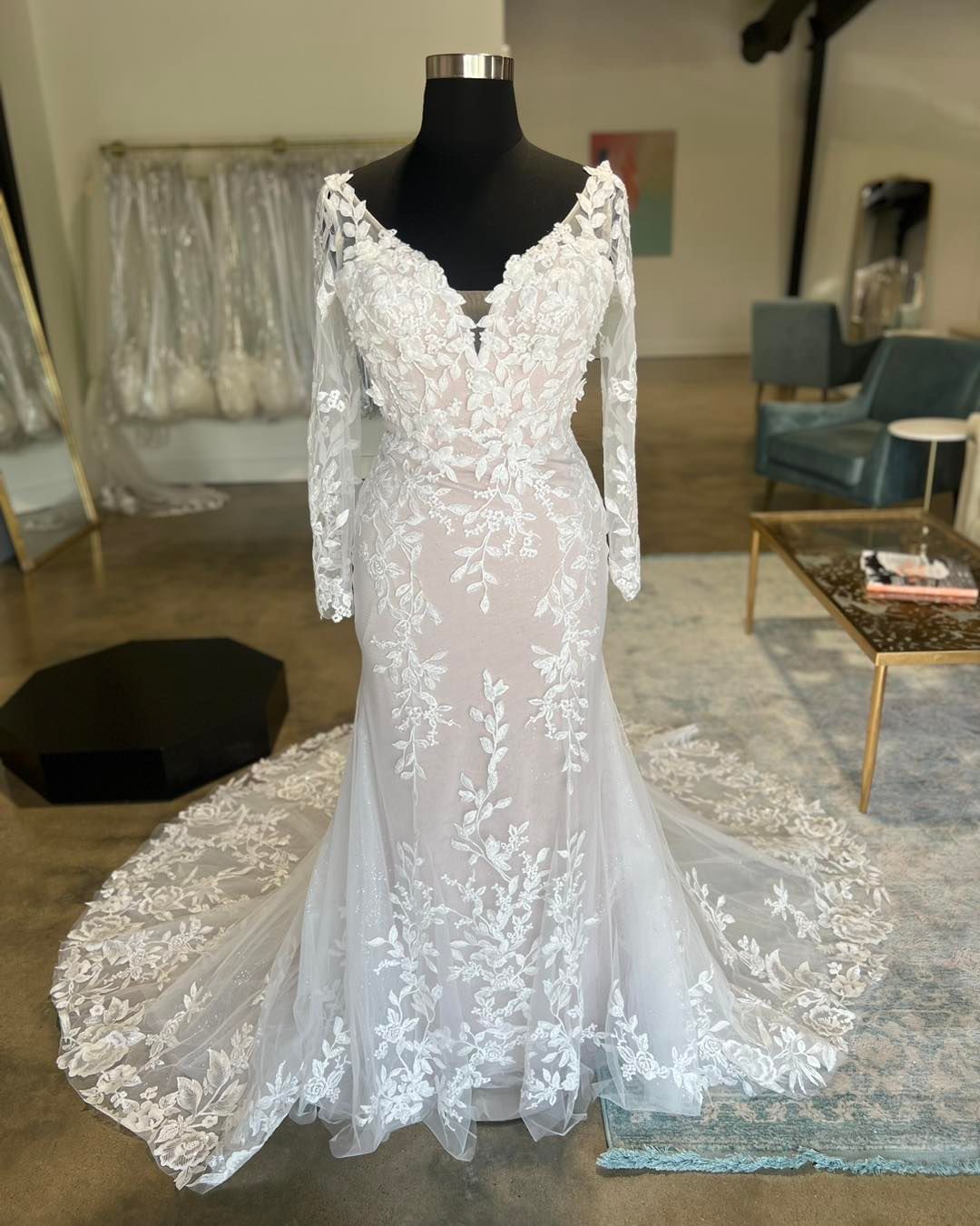 2023 Nov Arabic Aso Ebi Plus Size Illusion Mermaid Lace Wedding Dress Deep V-neck Long Sleeves Bridal Gowns Dresses ZJ441