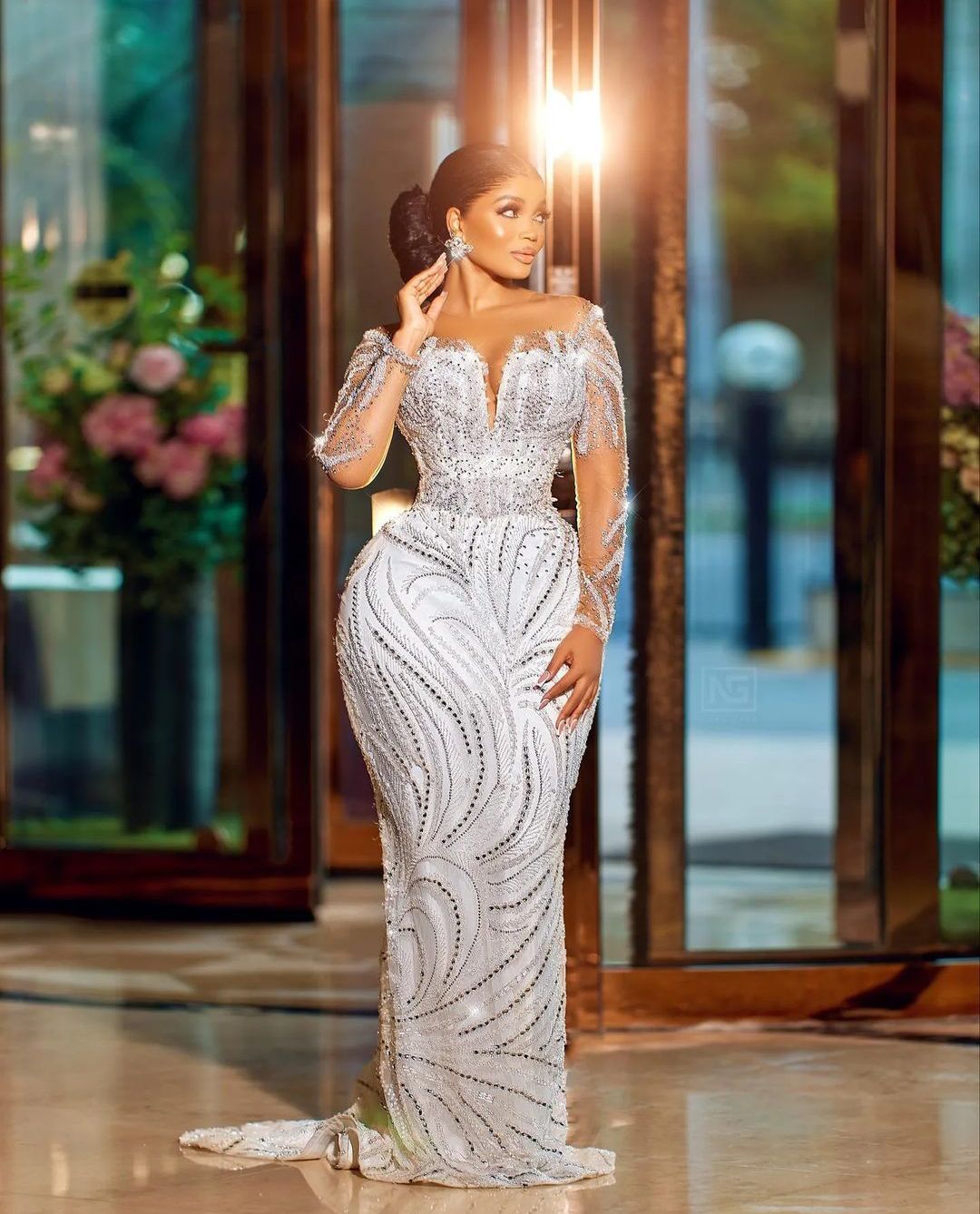 Exquisite Mermaid Wedding Dresses Long Sleeves V Neck Appliques Sequins 3D Lace Diamonds Lace Train Folds Beaded Floor Length Bridal Gowns Custom Made