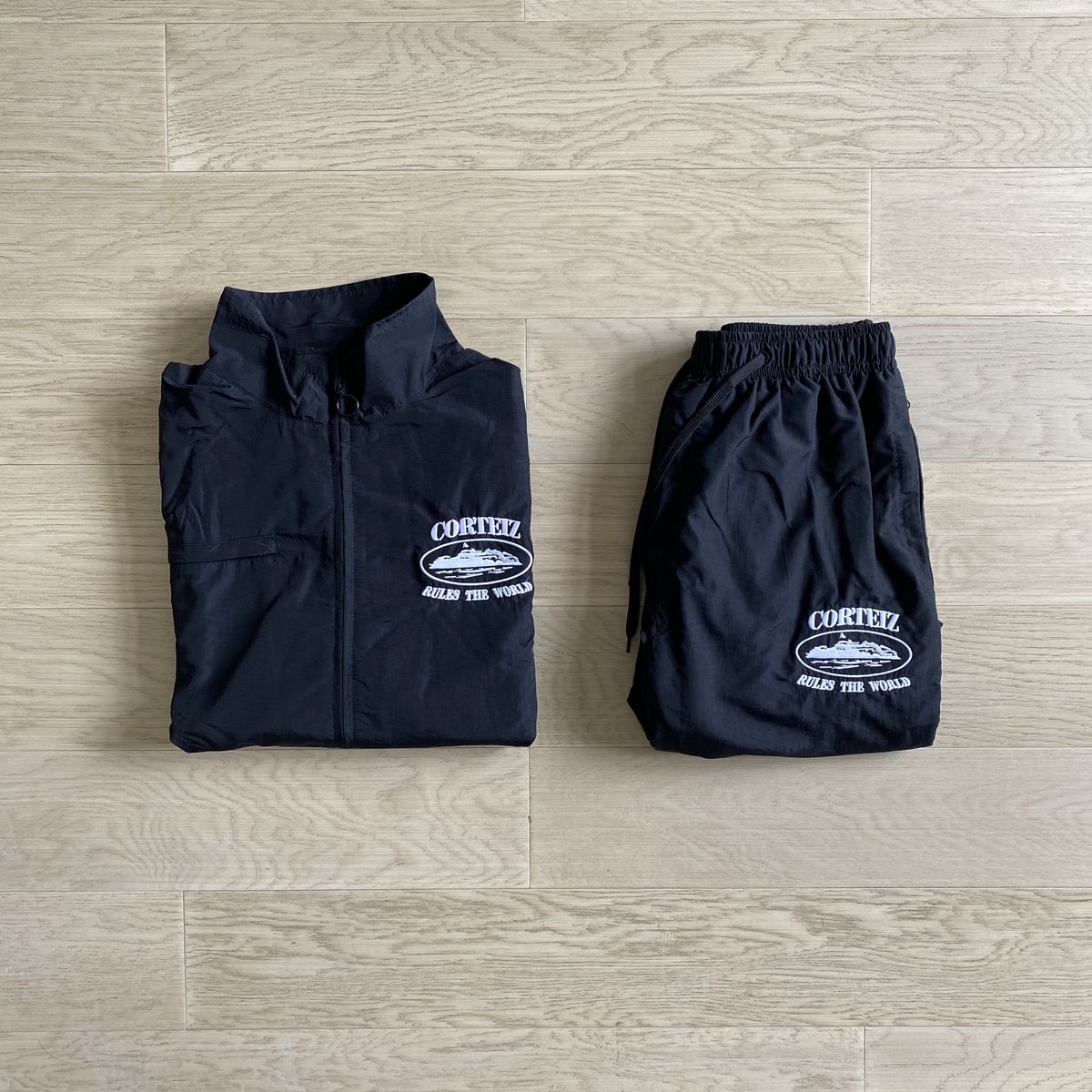 UK high street Corteiz TRACKSUIT white shukshuku suit 1:1 top quality embroidered sportswear jogging pants EU size XS, Black
UK high street Corteiz TRACKSUIT white shukshuku suit 1:1 top quality embroidered sportswear jogging pants EU size XS, Black