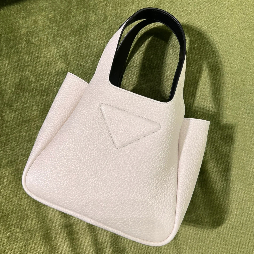 Womens Triangle prad Designers bags Luxury mens Cowhide handbags Shoulder clutch crossbody totes bag large top handle pochette Bucket shopping beach weekend Bags, Black
Womens Triangle prad Designers bags Luxury mens Cowhide handbags Shoulder clutch crossbody totes bag large top handle pochette Bucket shopping beach weekend Bags, Black
