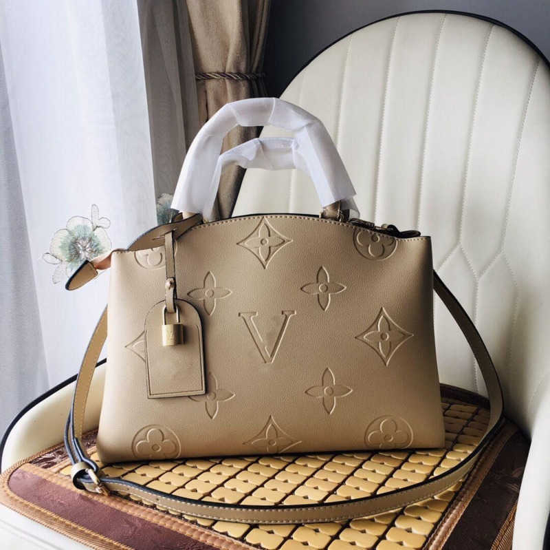 Genuine leather luxurys louii Women Handbags Square bag Fashion Cover Lock Shoulder Crossbody Phone beach Designer bags Messenger Bags95, Grey
Genuine leather luxurys louii Women Handbags Square bag Fashion Cover Lock Shoulder Crossbody Phone beach Designer bags Messenger Bags95, Grey