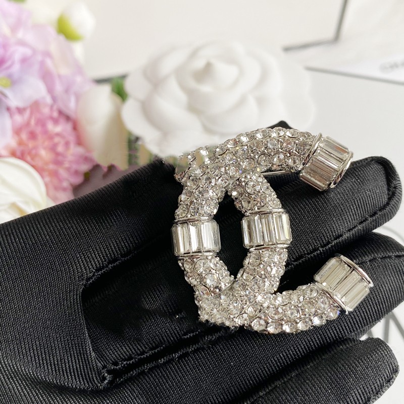 Luxury Brand Designer Letters Brooch C Double Letter Brooches Crystal Breastpin Leency Brosche Rhinestone Suit Pin Jewelry Accessories gifts for women party
Luxury Brand Designer Letters Brooch C Double Letter Brooches Crystal Breastpin Leency Brosche Rhinestone Suit Pin Jewelry Accessories gifts for women party