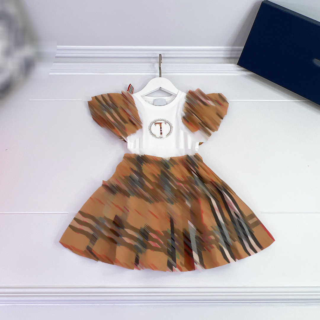23ss kid sets kids designer clothes skirt set girls Round neck Pure cotton Plaid splicing Stick drill print short-sleeved t-shirt Plaid Half skirt suit baby clothes
23ss kid sets kids designer clothes skirt set girls Round neck Pure cotton Plaid splicing Stick drill print short-sleeved t-shirt Plaid Half skirt suit baby clothes