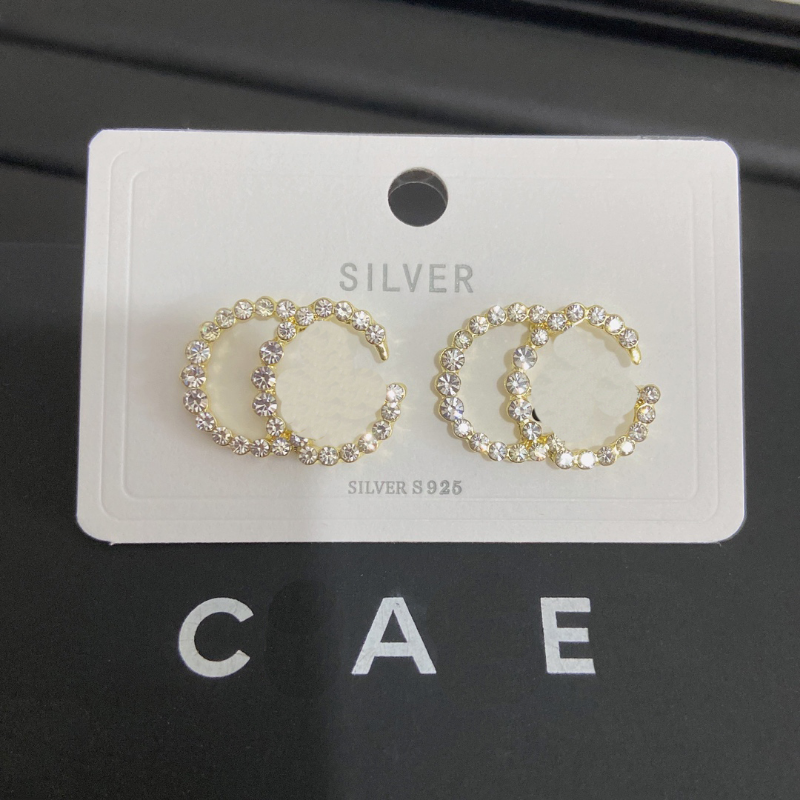 Fashion Diamond Stud Earrings 18K Gold Plated Letter Earrings Fashion Women Love Jewelry Romantic Wedding Party New Stud Earrings Designer Jewelry Wholesale
Fashion Diamond Stud Earrings 18K Gold Plated Letter Earrings Fashion Women Love Jewelry Romantic Wedding Party New Stud Earrings Designer Jewelry Wholesale