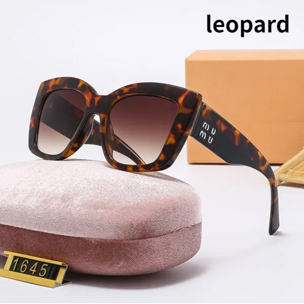 Miu cat's eye eyeglass sunglasses women's fashion trend leisure outdoor street photography travel holiday trend sun glasses
Miu cat's eye eyeglass sunglasses women's fashion trend leisure outdoor street photography travel holiday trend sun glasses