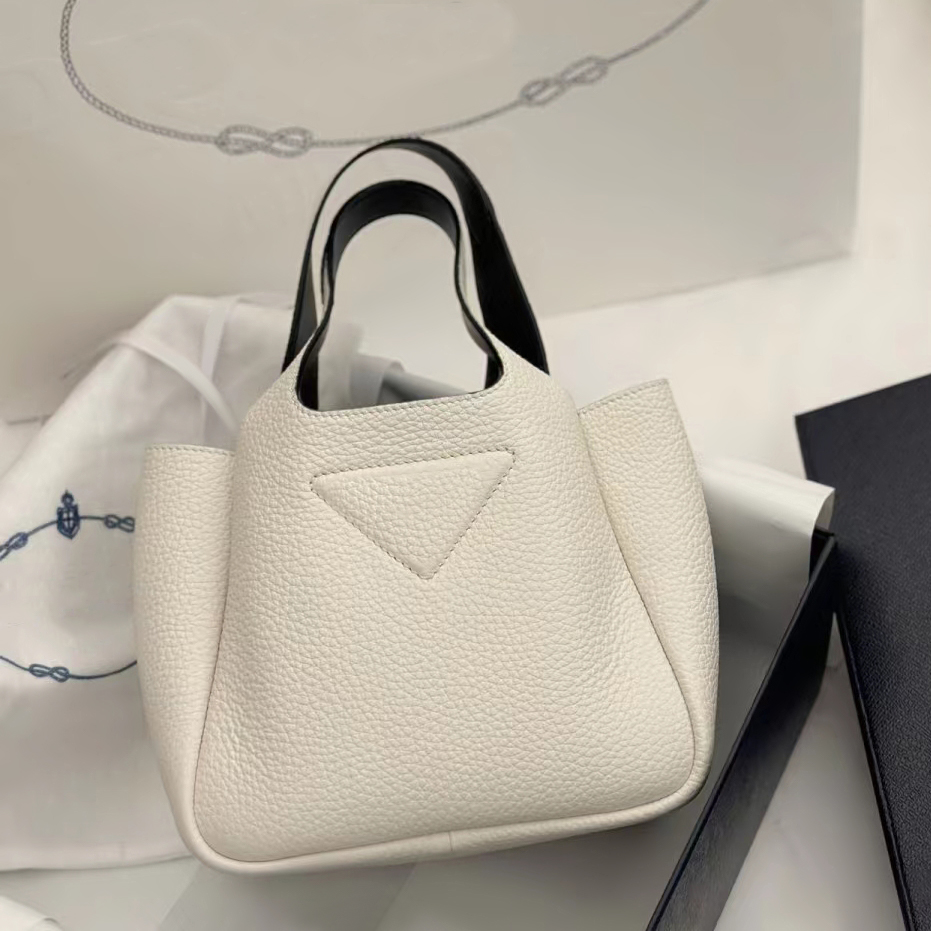 fashion Triangle prad bag Genuine leather pochette Womens handbags Shoulder clutch cross body Designer bags mens duffle large totes summer travel beach Bag purses, Black
fashion Triangle prad bag Genuine leather pochette Womens handbags Shoulder clutch cross body Designer bags mens duffle large totes summer travel beach Bag purses, Black