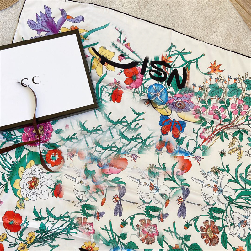 Luxury Graceful Women Silk Scarf Neck Brand Designer Flower Font Cartoon Print Smooth Touch Versatile 90 * 90cm Square Shawl Bag Decoration
Luxury Graceful Women Silk Scarf Neck Brand Designer Flower Font Cartoon Print Smooth Touch Versatile 90 * 90cm Square Shawl Bag Decoration