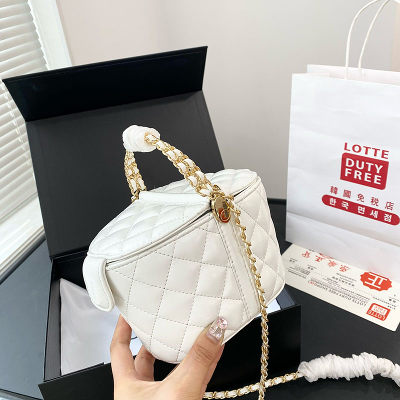 Fashion Designers Women Bag Handbag Luxurys Bags Handbags Ladies Shoulder Bag Patent Leather Diamond Evening Cross Body 2 Color 18 12 11cm, Black 18*12*11cm
Fashion Designers Women Bag Handbag Luxurys Bags Handbags Ladies Shoulder Bag Patent Leather Diamond Evening Cross Body 2 Color 18 12 11cm, Black 18*12*11cm