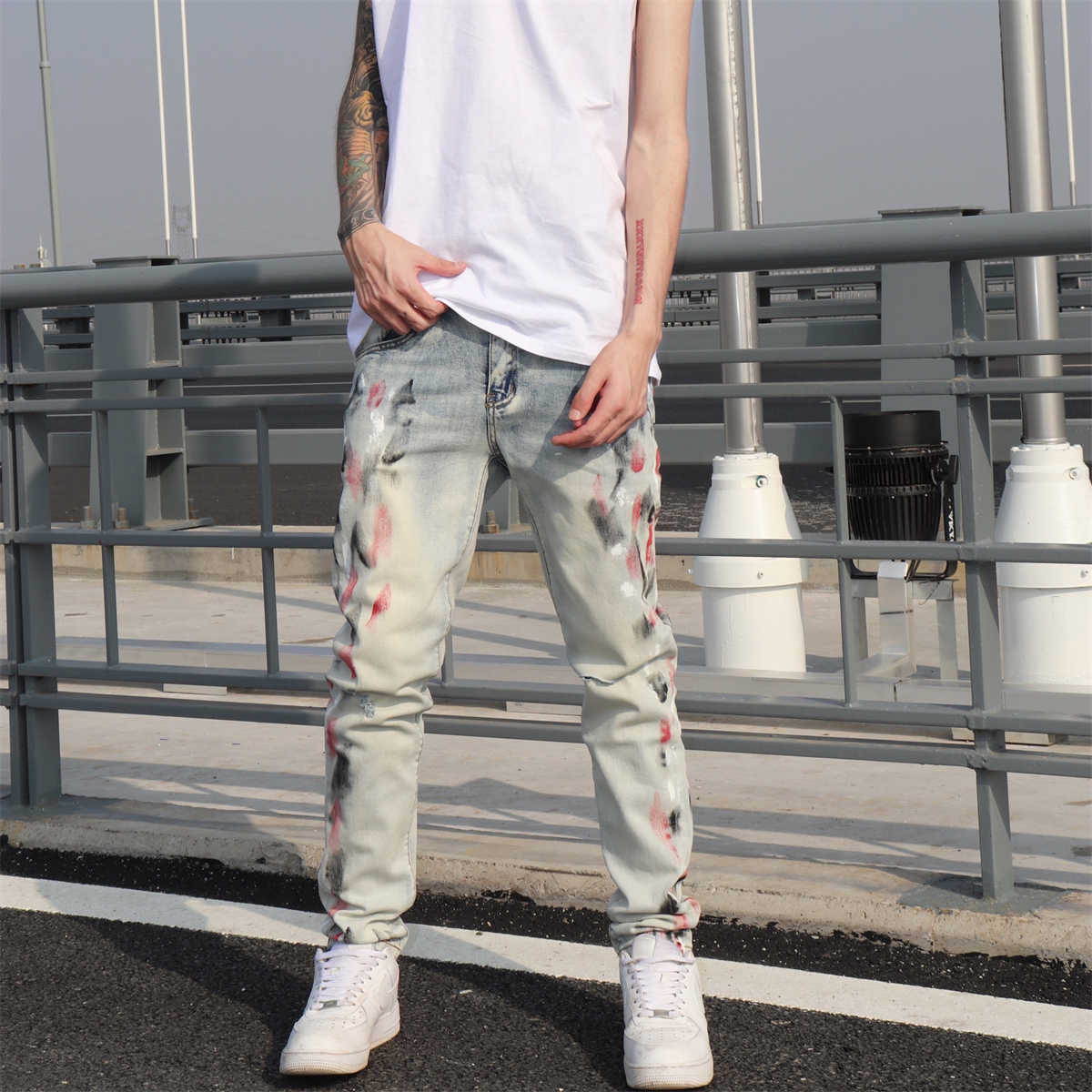 Designer Clothing Luxury Casual Fashion Denim Pants Amiiri High Street Speckled Ink Painting Heavy Industry Design Light Blue Perforated Elastic Slim Fit Mens Deni
Designer Clothing Luxury Casual Fashion Denim Pants Amiiri High Street Speckled Ink Painting Heavy Industry Design Light Blue Perforated Elastic Slim Fit Mens Deni