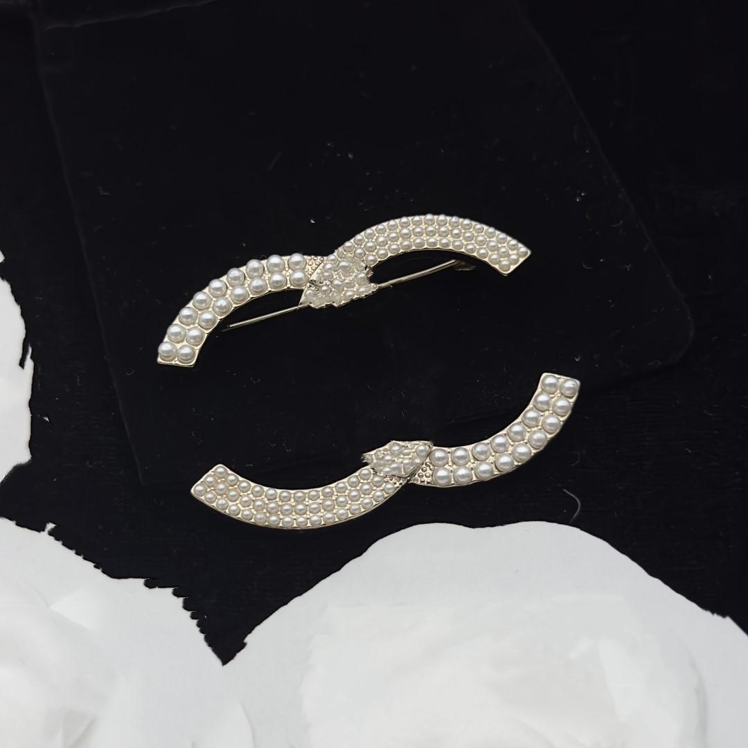 High Luxury Brand elegant Designer Double Letter ccity Pins Brooches Women Cape Buckle Brooch Suit channel Pin Wedding Party Jewerlry Accessories Gifts kx9b
High Luxury Brand elegant Designer Double Letter ccity Pins Brooches Women Cape Buckle Brooch Suit channel Pin Wedding Party Jewerlry Accessories Gifts kx9b