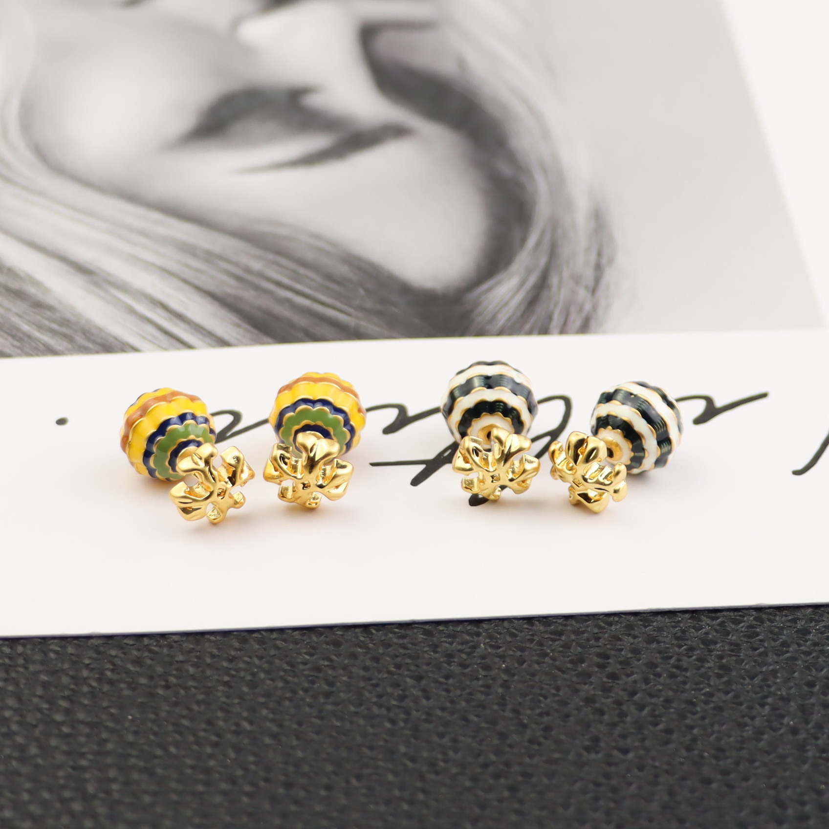 With Pouch Fashion Jewelry Women Designer Studs Spherical Design With Enamel Glaze Luxury Earring
With Pouch Fashion Jewelry Women Designer Studs Spherical Design With Enamel Glaze Luxury Earring