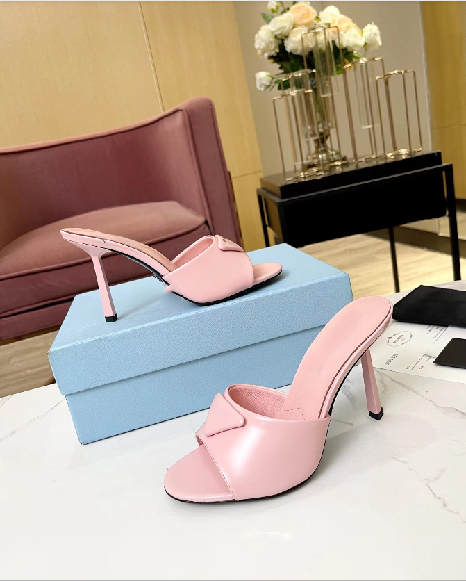 The slim heel slipper series is a must-have for goddesses, with a super beautiful upper made of imported open edge cowhide