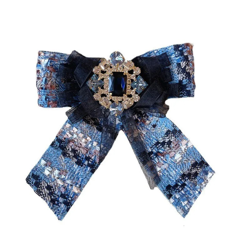 Pins Brooches Korean Fabric Lace Bowtie Brooches for Women Rhinestone Crystal Brooch Fashion School Student Shirt Collar Pins Accessories 231124
