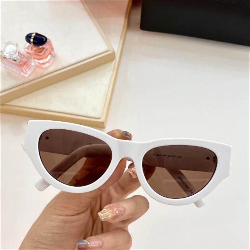 Luxury Designer Sunglasses Fashion Classic Cat Eye Sunglasses Goggles Outdoor Beach Glasses Men Women 7 Colors Optional With Case M94
Luxury Designer Sunglasses Fashion Classic Cat Eye Sunglasses Goggles Outdoor Beach Glasses Men Women 7 Colors Optional With Case M94