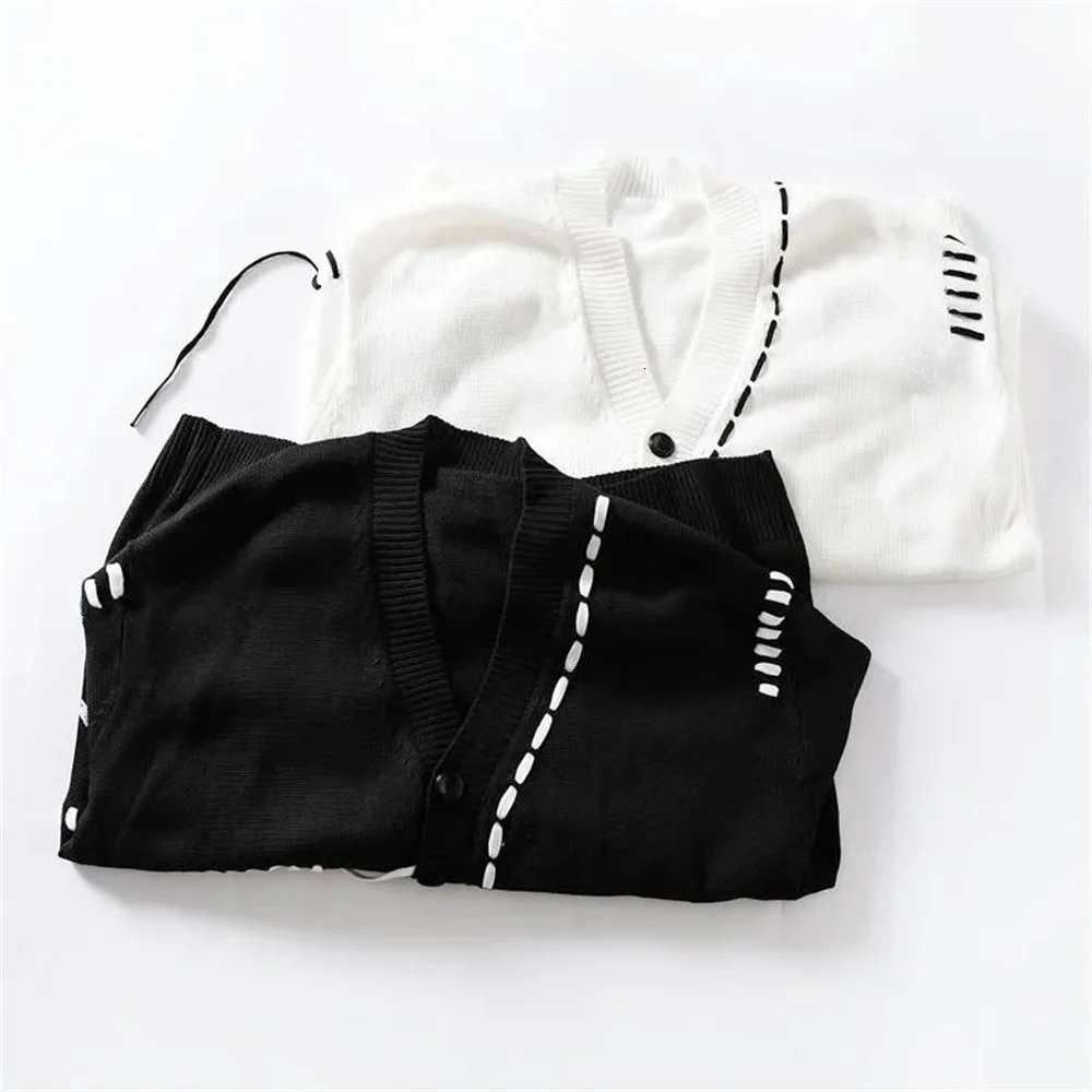 Men s Sweaters 2023 Autumn Winter Fashion Selling Knitted Cardigan Drawstring Style Coat 231124
