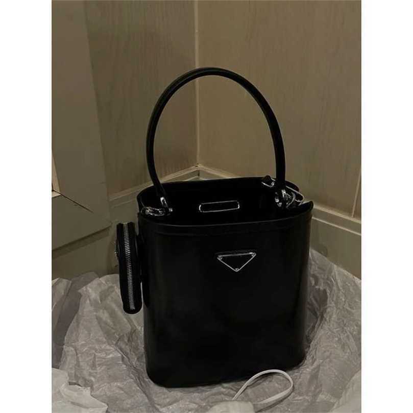 Designer bag Water Bucket Bag for Women 2023 New Network Red Same Heavy Industry Commuter Versatile Portable Broadband One Shoulder Straddle Mother Bag, Black
Designer bag Water Bucket Bag for Women 2023 New Network Red Same Heavy Industry Commuter Versatile Portable Broadband One Shoulder Straddle Mother Bag, Black