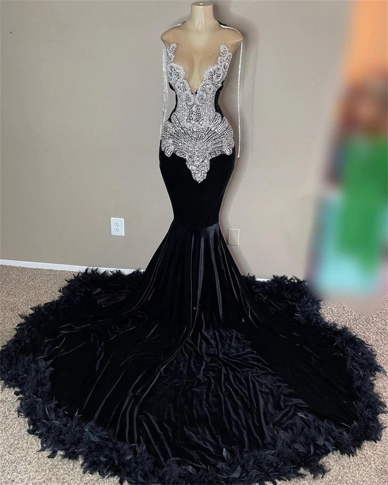 Glitter Black Veet Mermaid Prom Dresses 2024 Sheer Neck Crystal Rhies Feathers Party Gowns Homecoming Robe De Bal