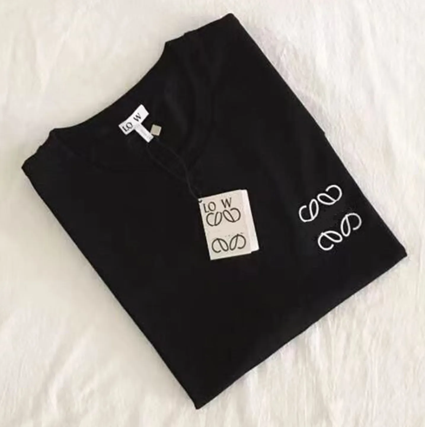 high-quality Embroidery L0ewe T-shirt Men' and Women' Same Letter New Summer Versatile High-end Half-sleeve Cotton Youth Fashion Brand
high-quality Embroidery L0ewe T-shirt Men' and Women' Same Letter New Summer Versatile High-end Half-sleeve Cotton Youth Fashion Brand