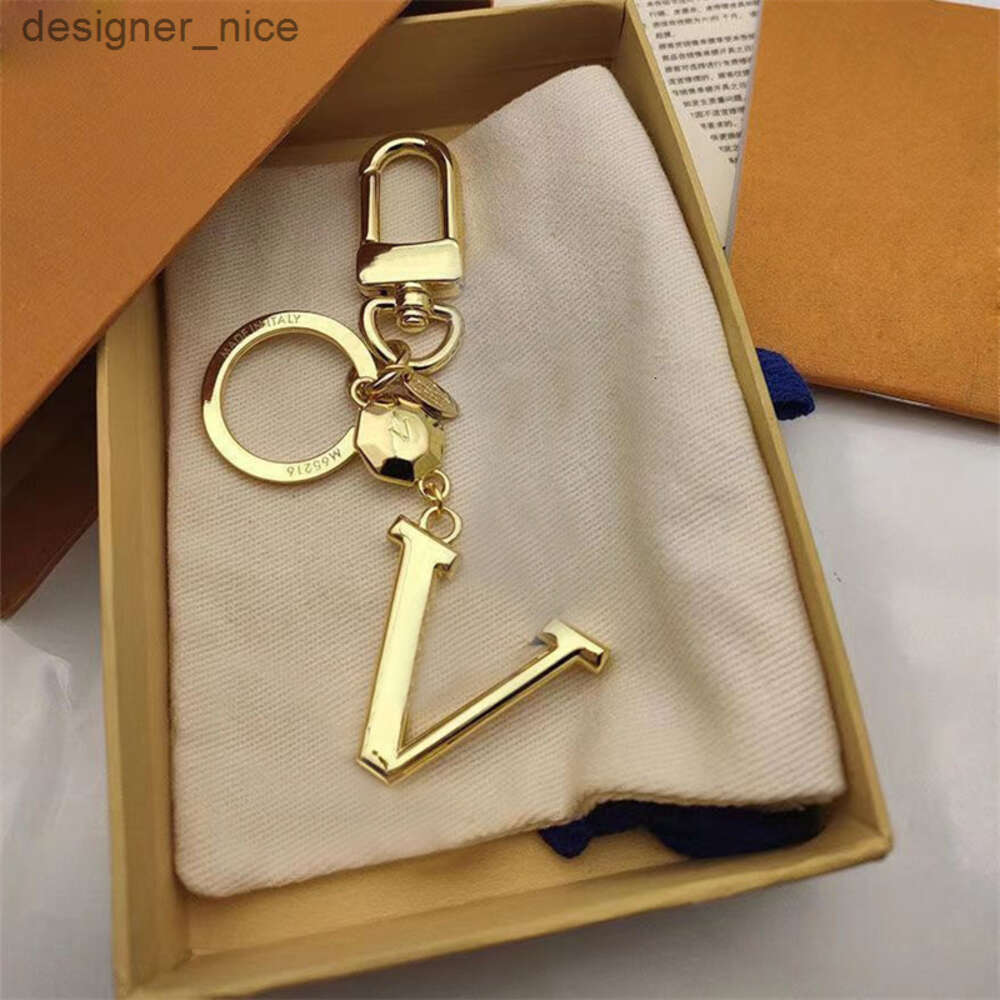 Gold Letter Key Chains Luxury Desginers Keyrings Lovers Bag Accessories Car Holder For Men And Women Gif louisely Purse vuttonly lvlies viutonly vittonly GY2K