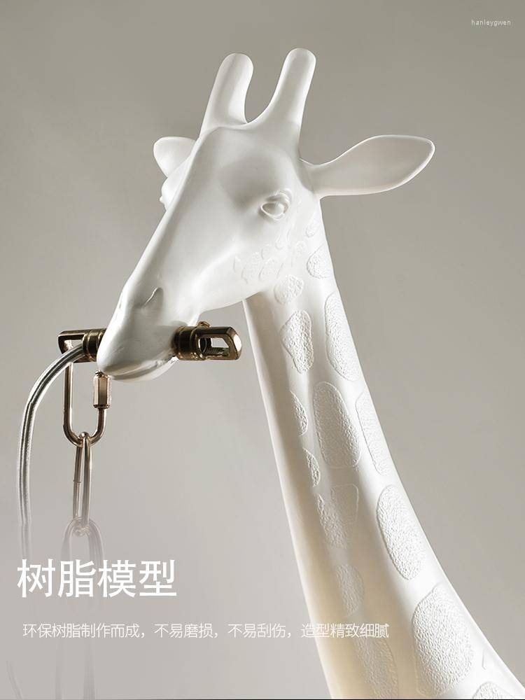 Floor Lamps Giraffe Lamp Post-Modern French Entry LUX Exhibition Hall Decoration Stand