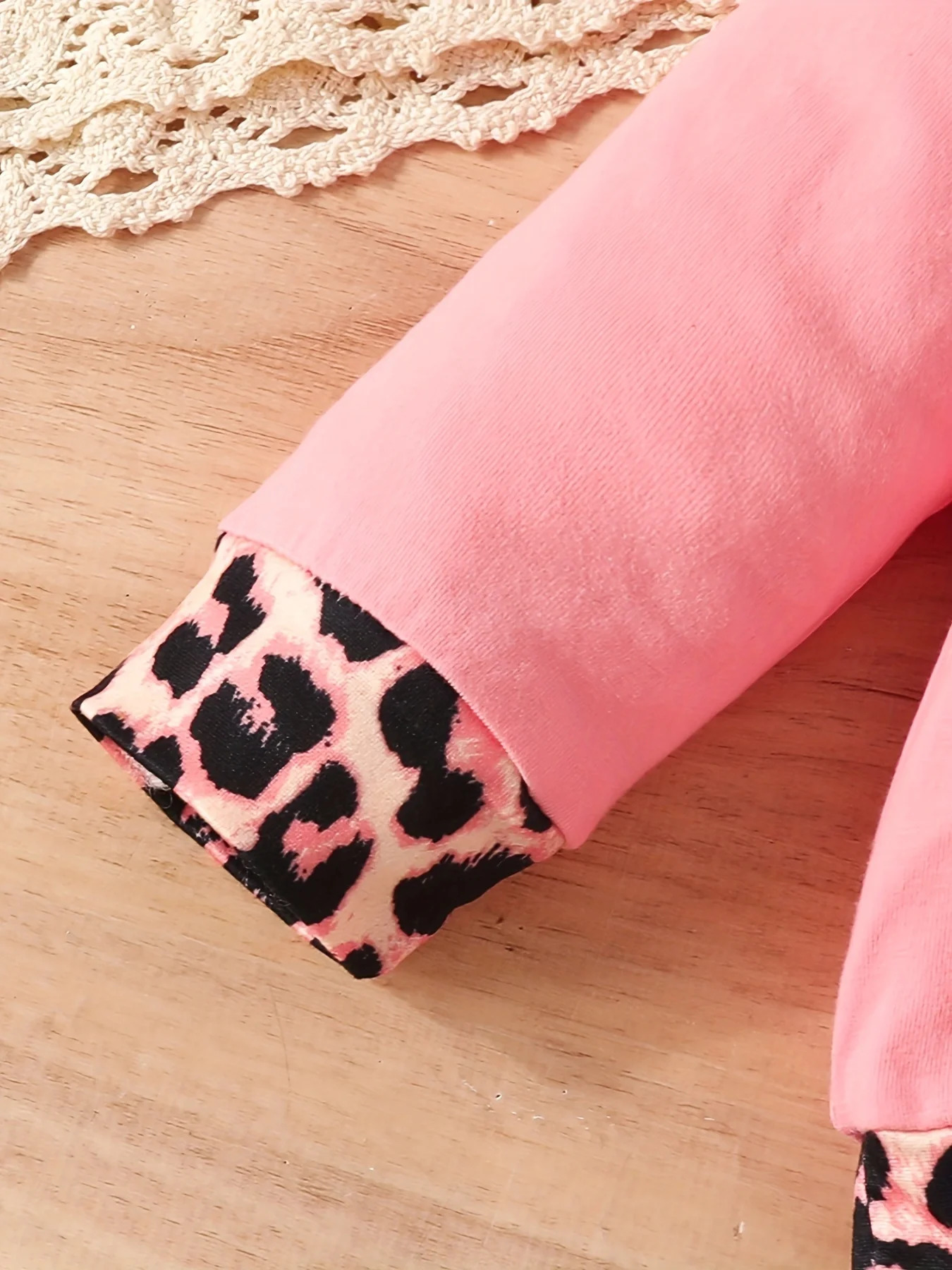 Family Matching Outfits 3 months to years old baby girls casual leopard print fashion clothing letter hoodie pant suit autumn and winter 231124