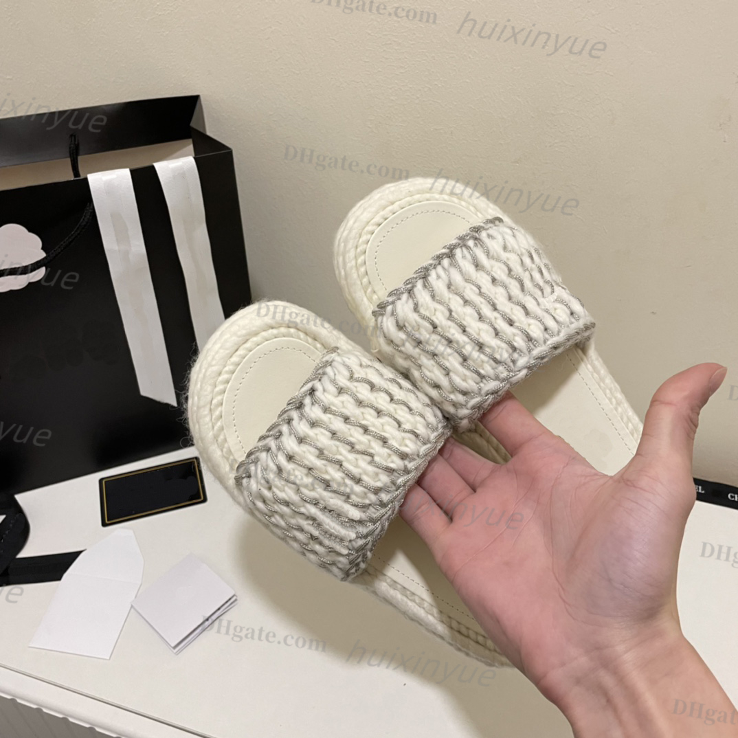 Luxury Women Flat Sandals Slippers Designer Leather Weave Slides Fashion womens Sandals Casual Shoes Black White Fashion Vacation Beach sandals
Luxury Women Flat Sandals Slippers Designer Leather Weave Slides Fashion womens Sandals Casual Shoes Black White Fashion Vacation Beach sandals