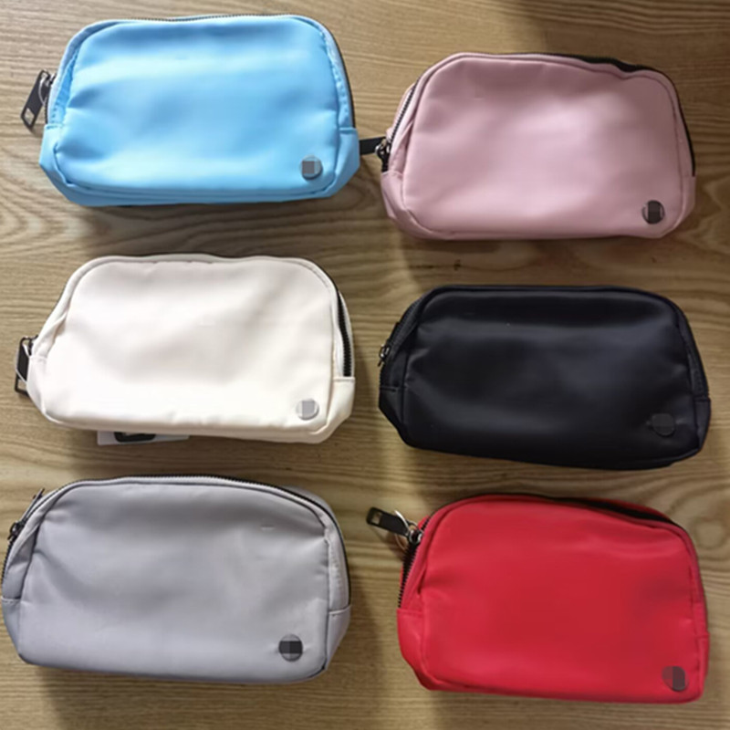 Yoga Everywhere belt bag Outdoor sport yoga waist bag lululemens Women's men gym elastic adjustable strap zipper fanny pack risewei wholesale bag super 1L LU bag
Yoga Everywhere belt bag Outdoor sport yoga waist bag lululemens Women's men gym elastic adjustable strap zipper fanny pack risewei wholesale bag super 1L LU bag