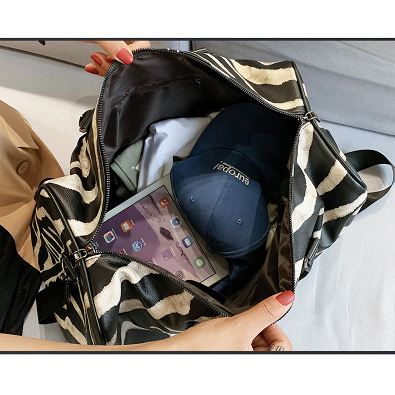 Evening Bags Koper Besar Tas Tangan Pola Zebra Kulit Wanita Bahu Duffers Tote untuk Perjalanan 230425