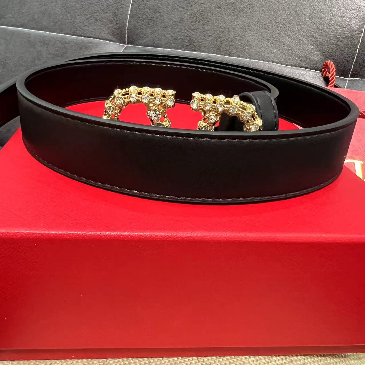luxury designer Belt Cowskin Belts Letters Design for Man Woman belt Classic Smooth Buckle 4 Color Wdth 3.0cm very good, As pics
luxury designer Belt Cowskin Belts Letters Design for Man Woman belt Classic Smooth Buckle 4 Color Wdth 3.0cm very good, As pics