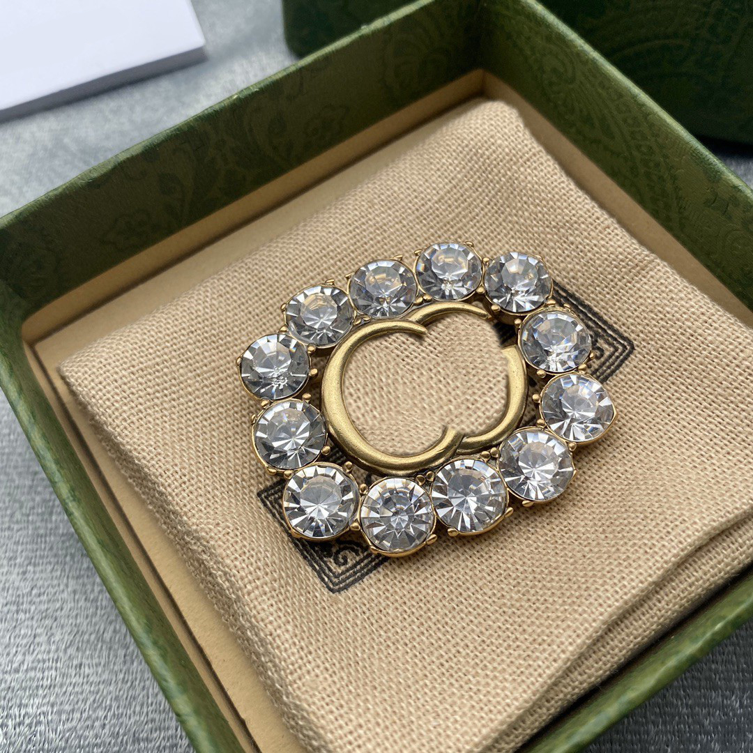 Brand Designer G Double Letter Brooch Women Men Couples Luxury Rhinestone Diamond Crystal Pearl Brooch Suit Laple Pin Metal Fashion Jewelry Accessories
Brand Designer G Double Letter Brooch Women Men Couples Luxury Rhinestone Diamond Crystal Pearl Brooch Suit Laple Pin Metal Fashion Jewelry Accessories