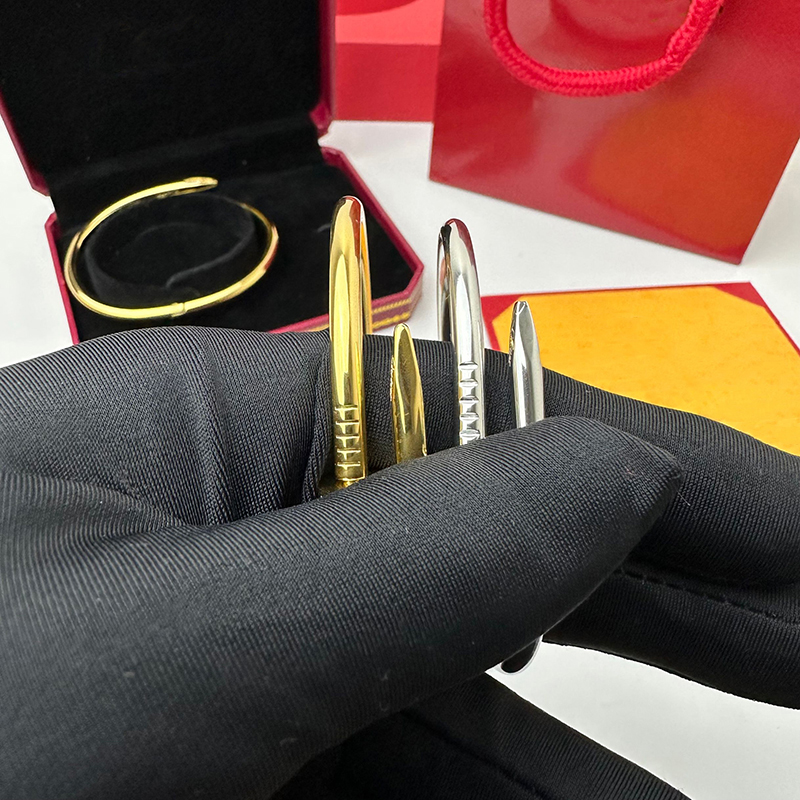 Classic Nail Bracelet Love Gold Braclet Designer Bracelet Gold Silver Rose Gold Cuff Bangle with Diamonds Bracelets Womens Mens Bracelet
Classic Nail Bracelet Love Gold Braclet Designer Bracelet Gold Silver Rose Gold Cuff Bangle with Diamonds Bracelets Womens Mens Bracelet